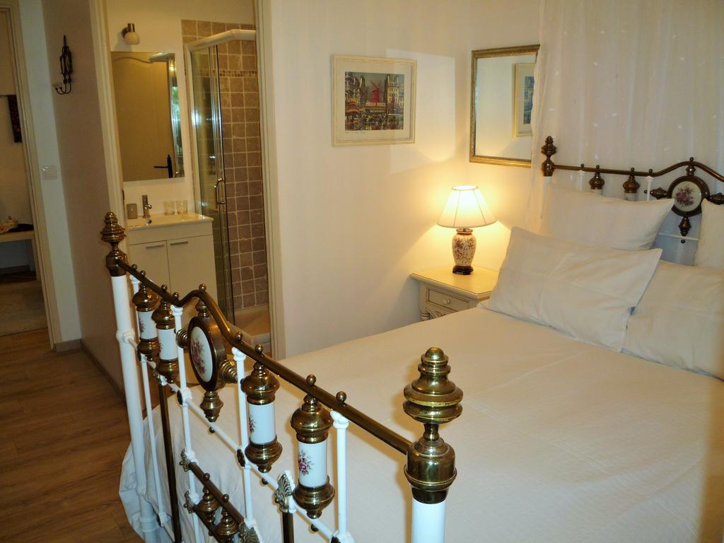 Bed and Breakfast Chez Edèll Monpazier Habitación foto